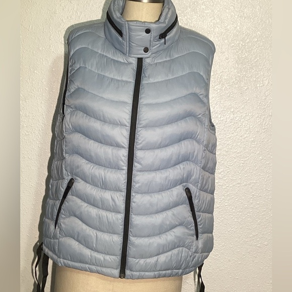 Bernardo Jackets & Blazers - Bernardo blue puffy vest size large